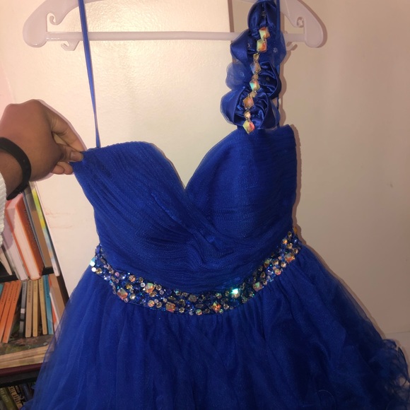 Prom dress that’ll make you feel like a princess! - Picture 2 of 4